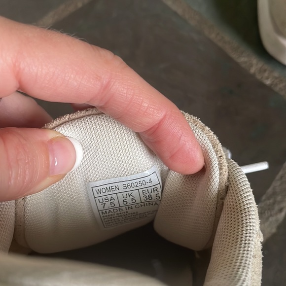 Saucony Tennis Shoes - Picture 5 of 8